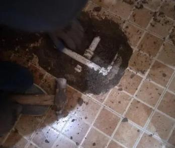 科尔沁右翼前卫生间漏水维修公司为您分享下卫生间渗水如何处理及注意事项