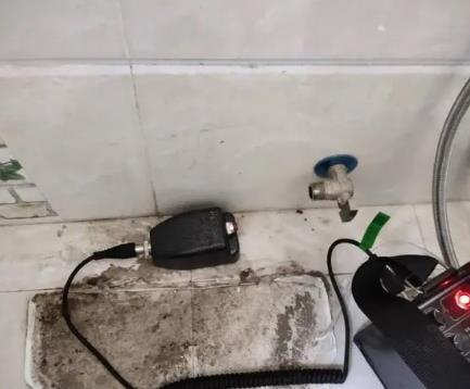 科尔沁右翼前屋顶漏水维修公司分享下卫生间漏水的危害及解决方法